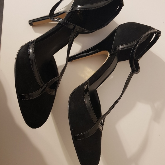 Truth or Dare by Madonna Englin-92 Black Heels - Picture 3 of 7